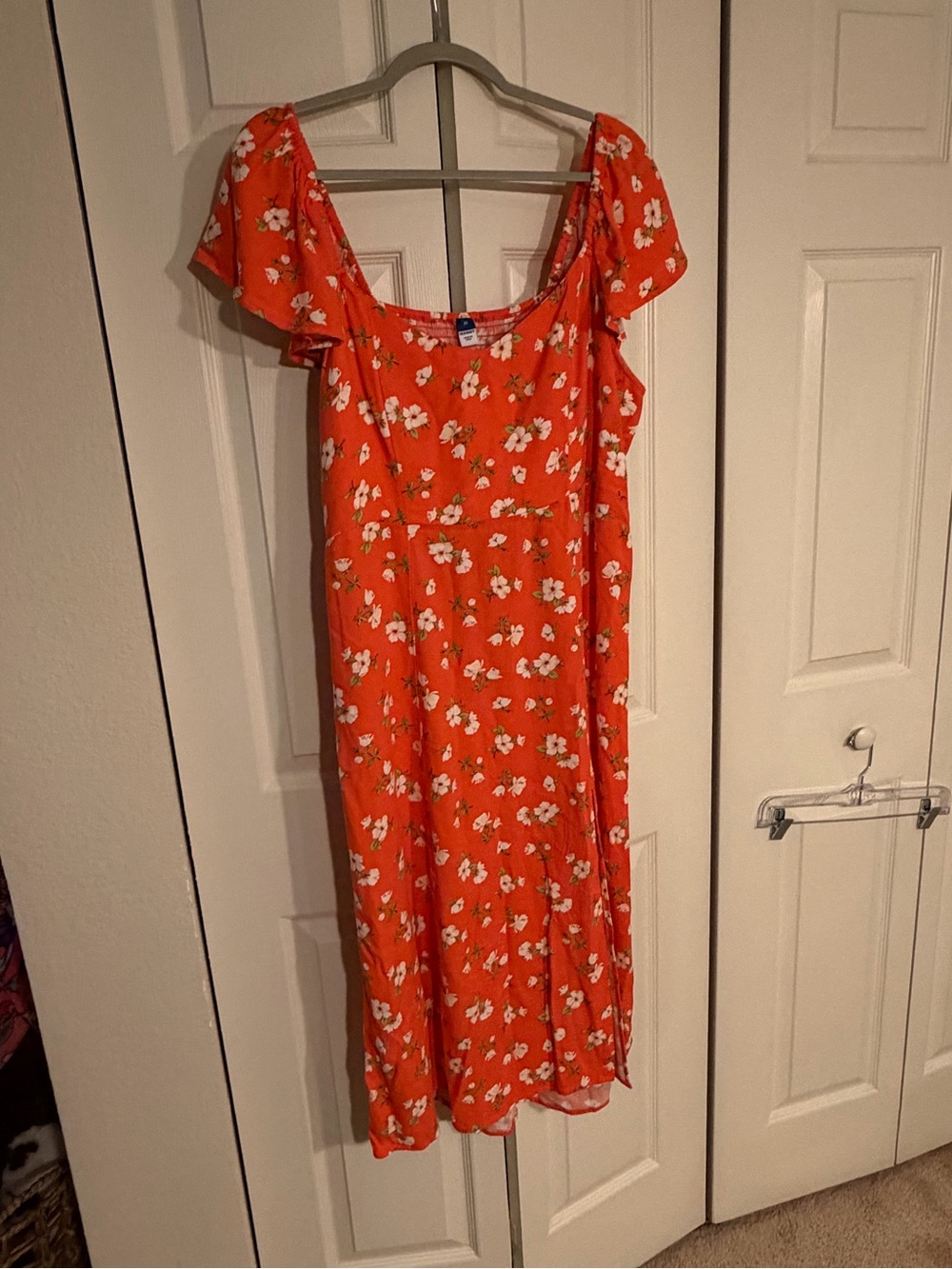 🌻NEED GONE/MAKE OFFER🌻 
Old Navy Coral Orange Floral Dress